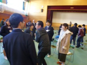 大人が真剣にゼスチャーするのは結構笑えます。